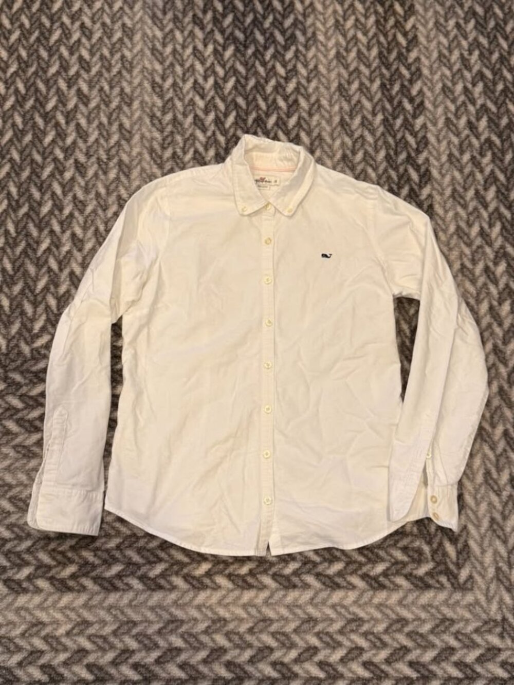 Vineyard Vines women's size 8 white button-down long sleeve Whale shirt